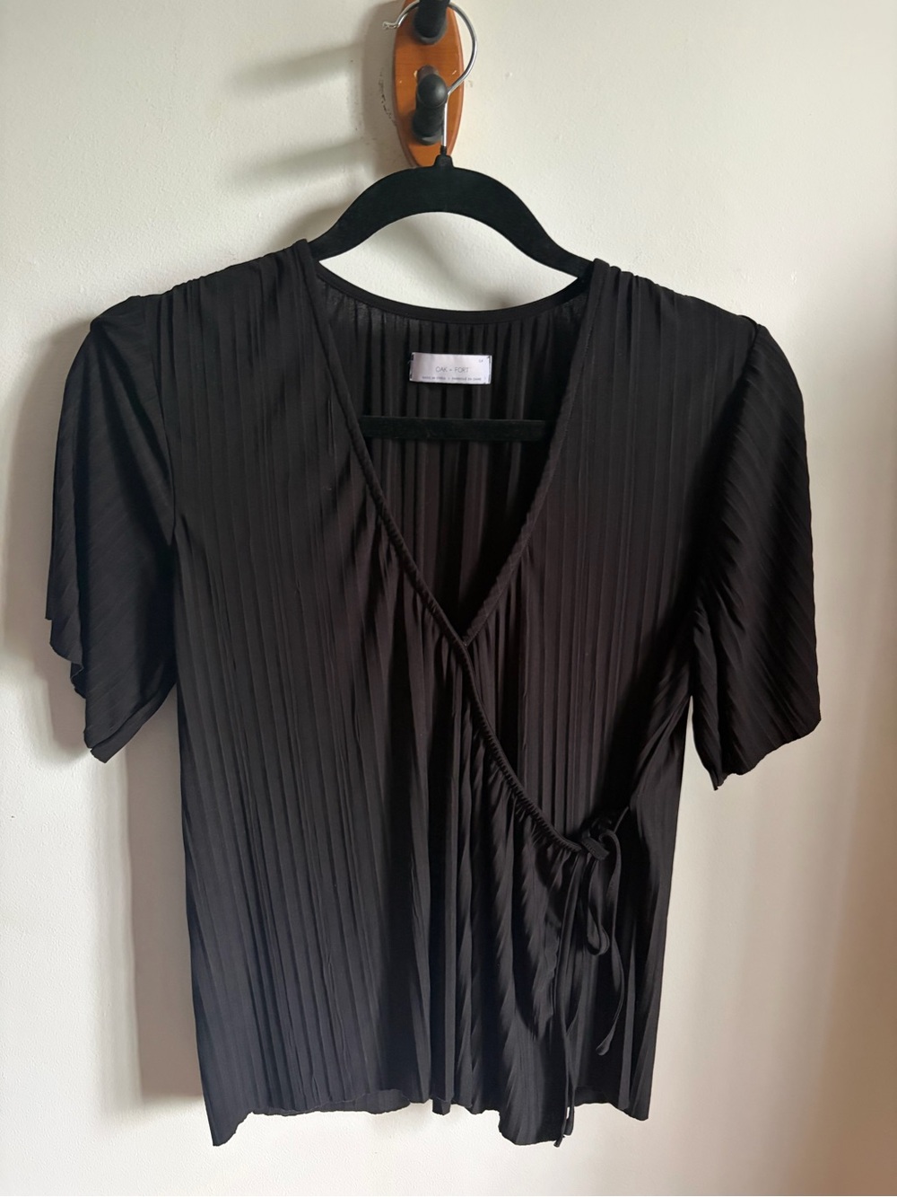 Oak + Fort Black Pleated Short Sleeve Wrap Top Size S